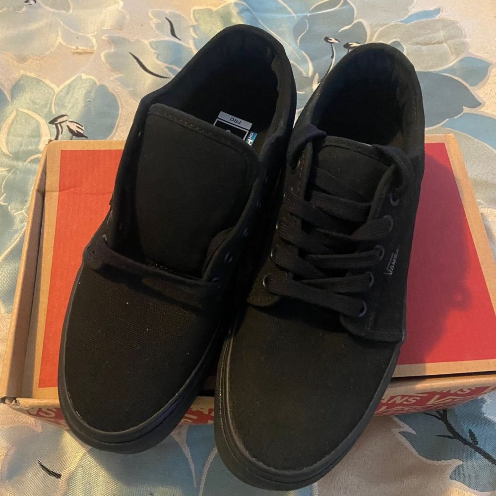 VANS Chukka Blackout Low Top Blackout Canvas UltraCush HD, Size 7